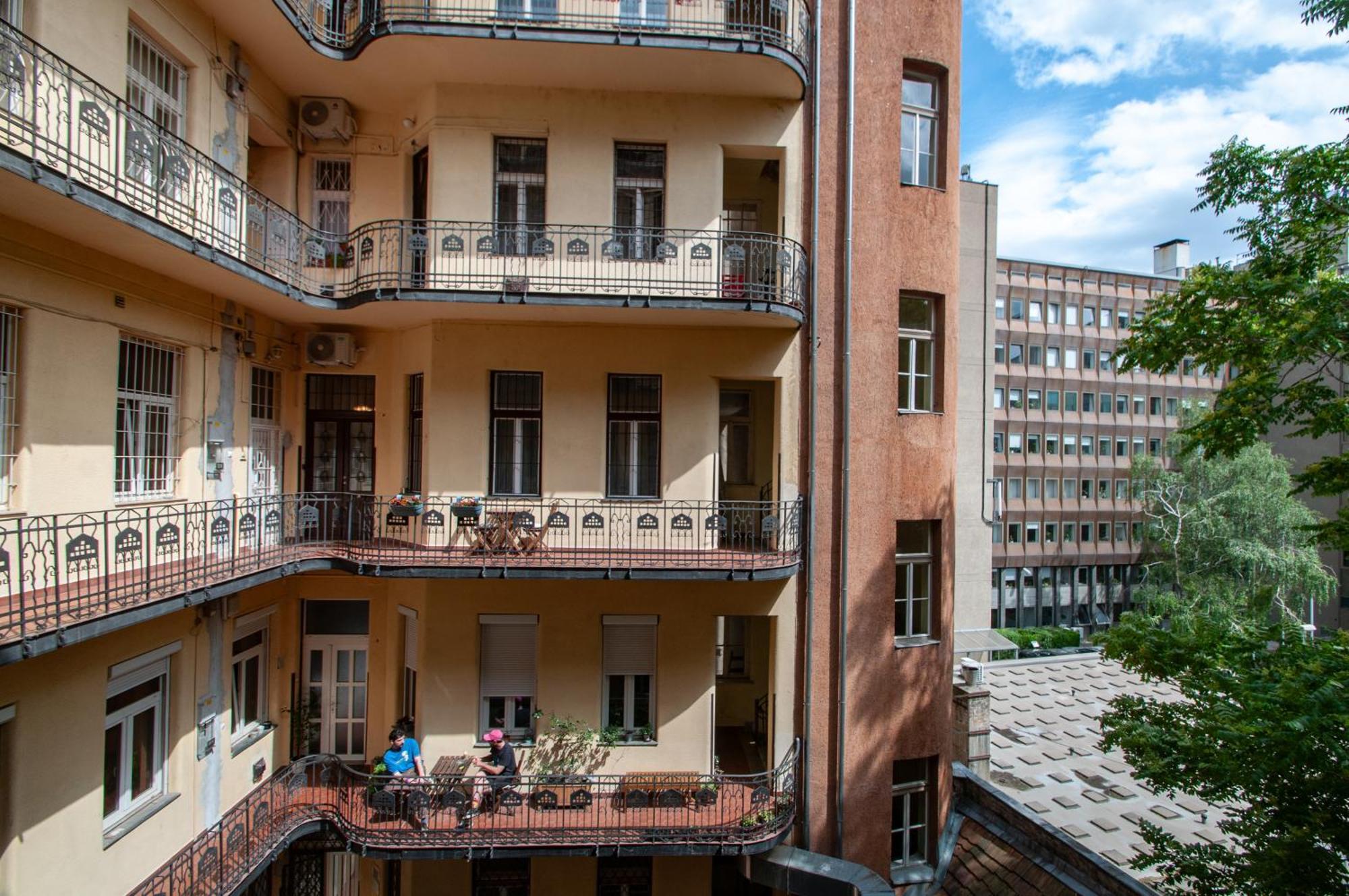 Spacious Family Suite Along River Side, In The Heart Of Buda Boedapest Buitenkant foto