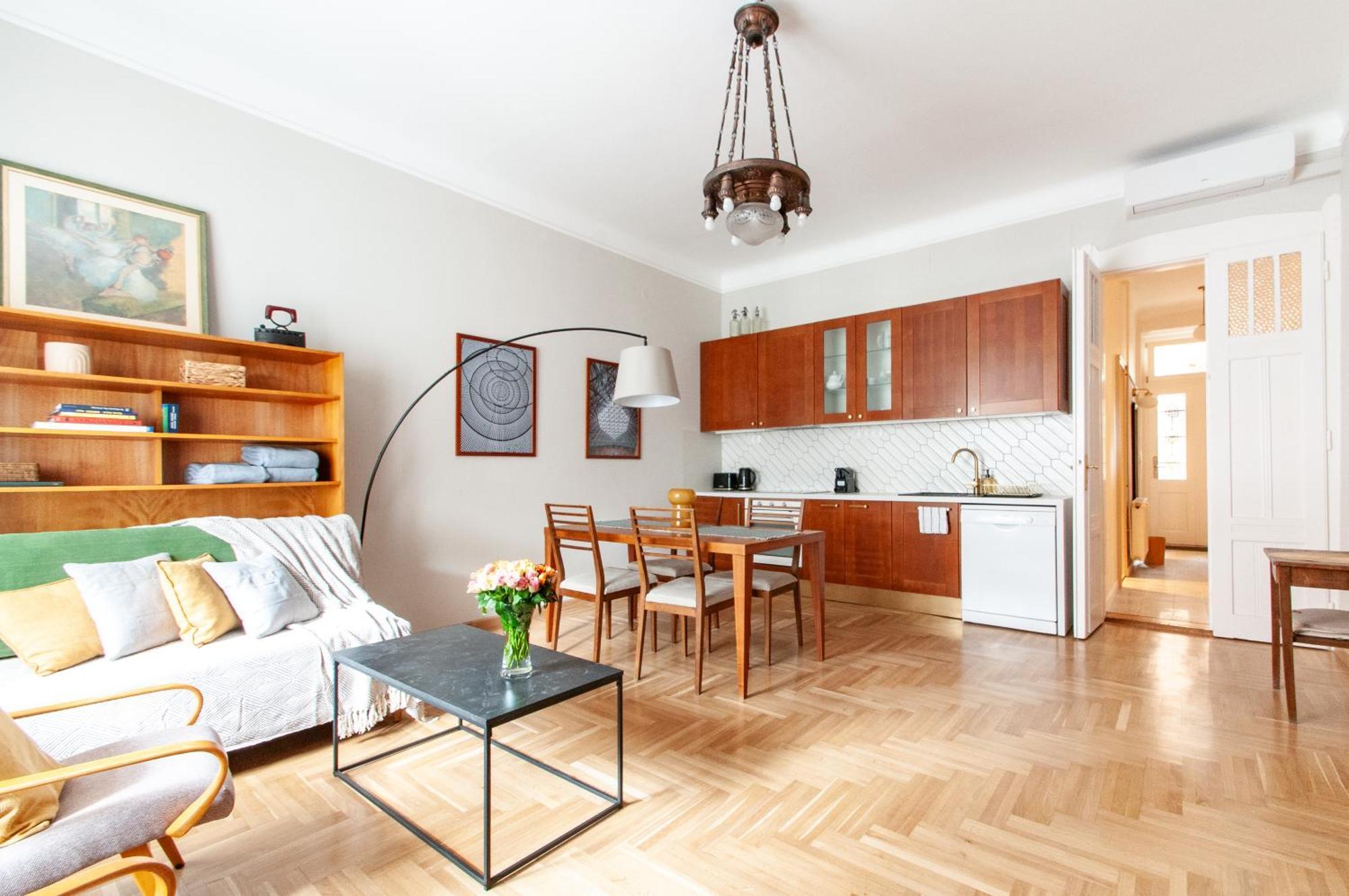 Spacious Family Suite Along River Side, In The Heart Of Buda Boedapest Buitenkant foto
