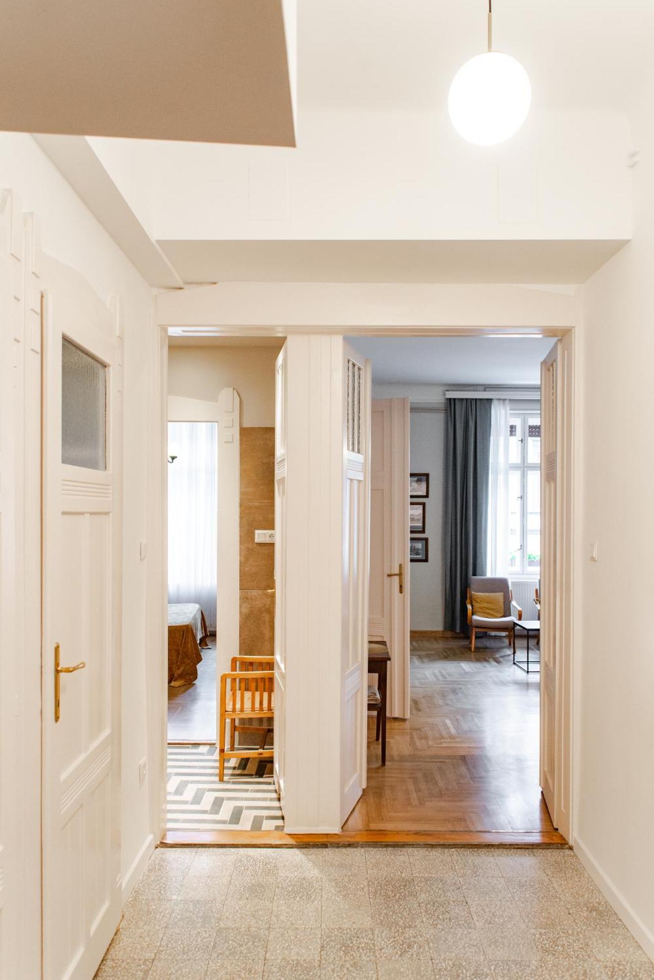 Spacious Family Suite Along River Side, In The Heart Of Buda Boedapest Buitenkant foto