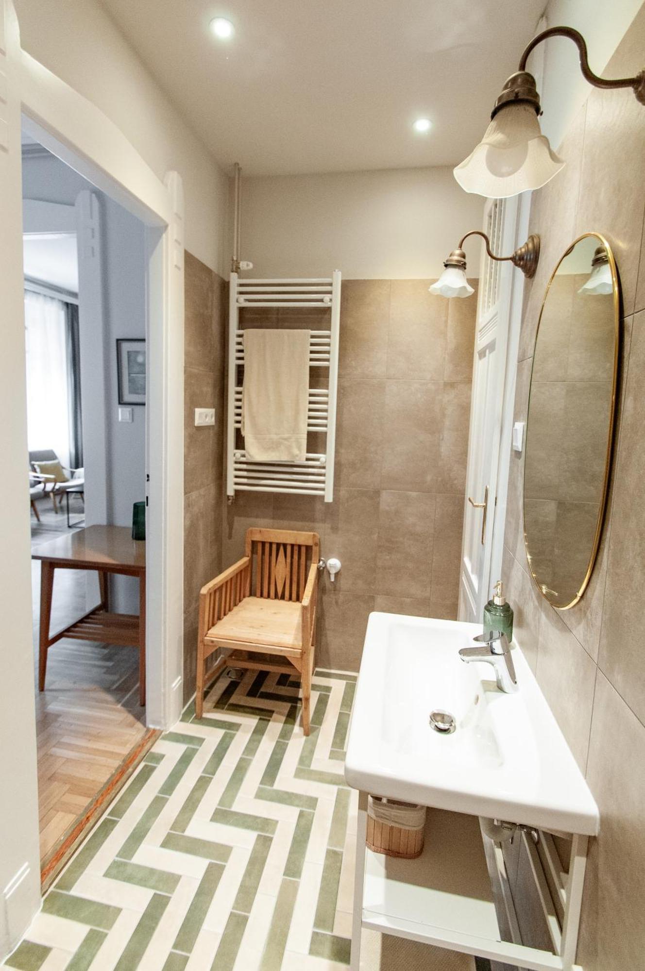 Spacious Family Suite Along River Side, In The Heart Of Buda Boedapest Buitenkant foto