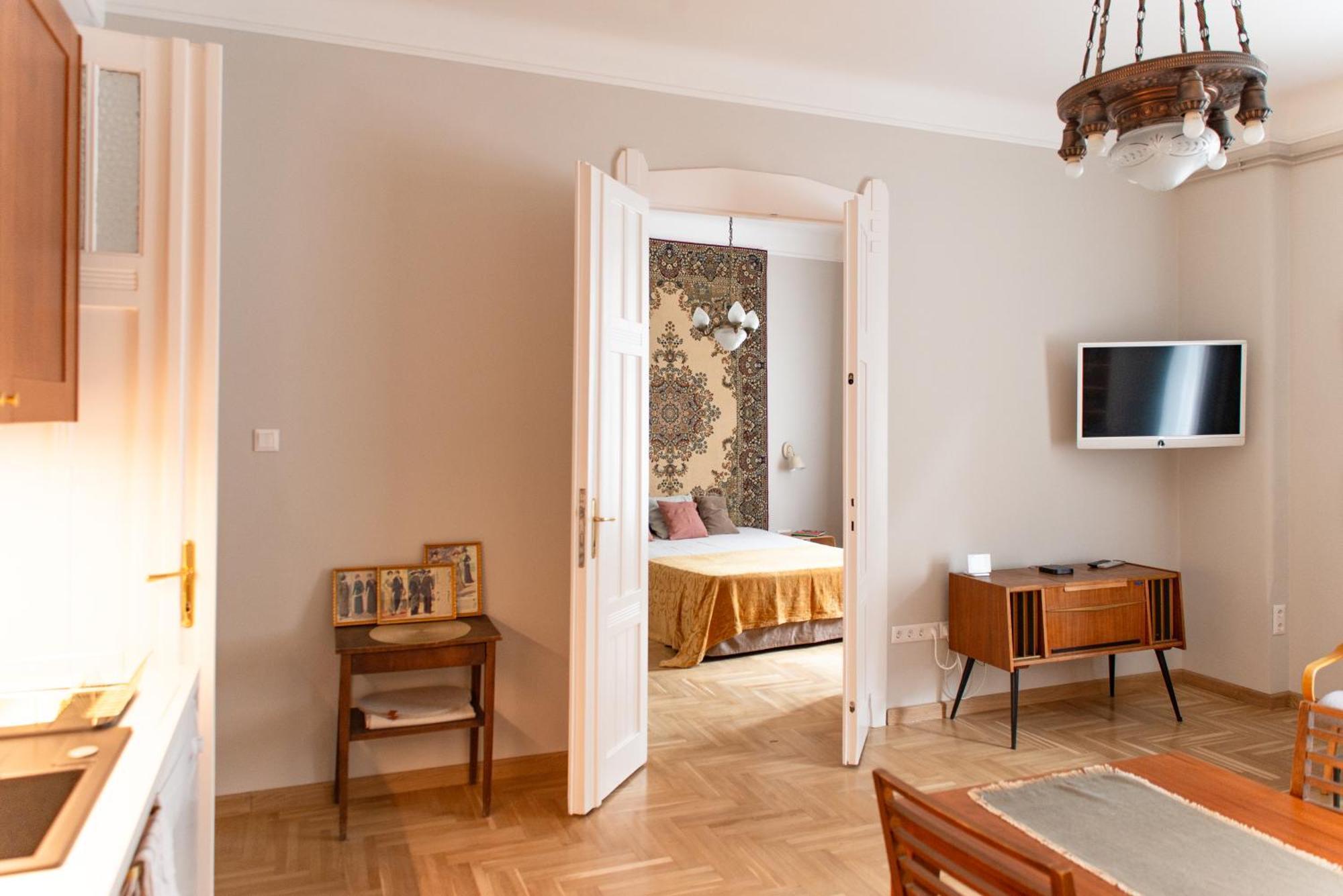 Spacious Family Suite Along River Side, In The Heart Of Buda Boedapest Buitenkant foto