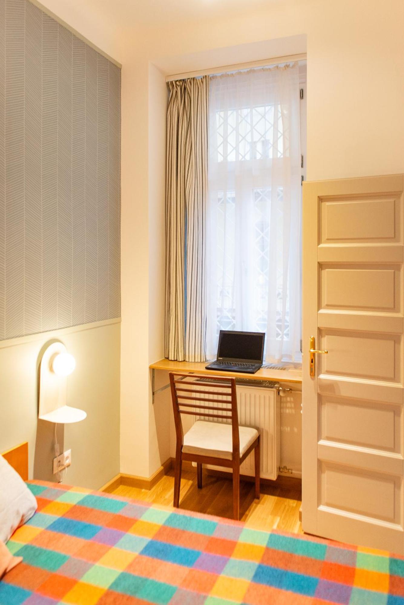 Spacious Family Suite Along River Side, In The Heart Of Buda Boedapest Buitenkant foto