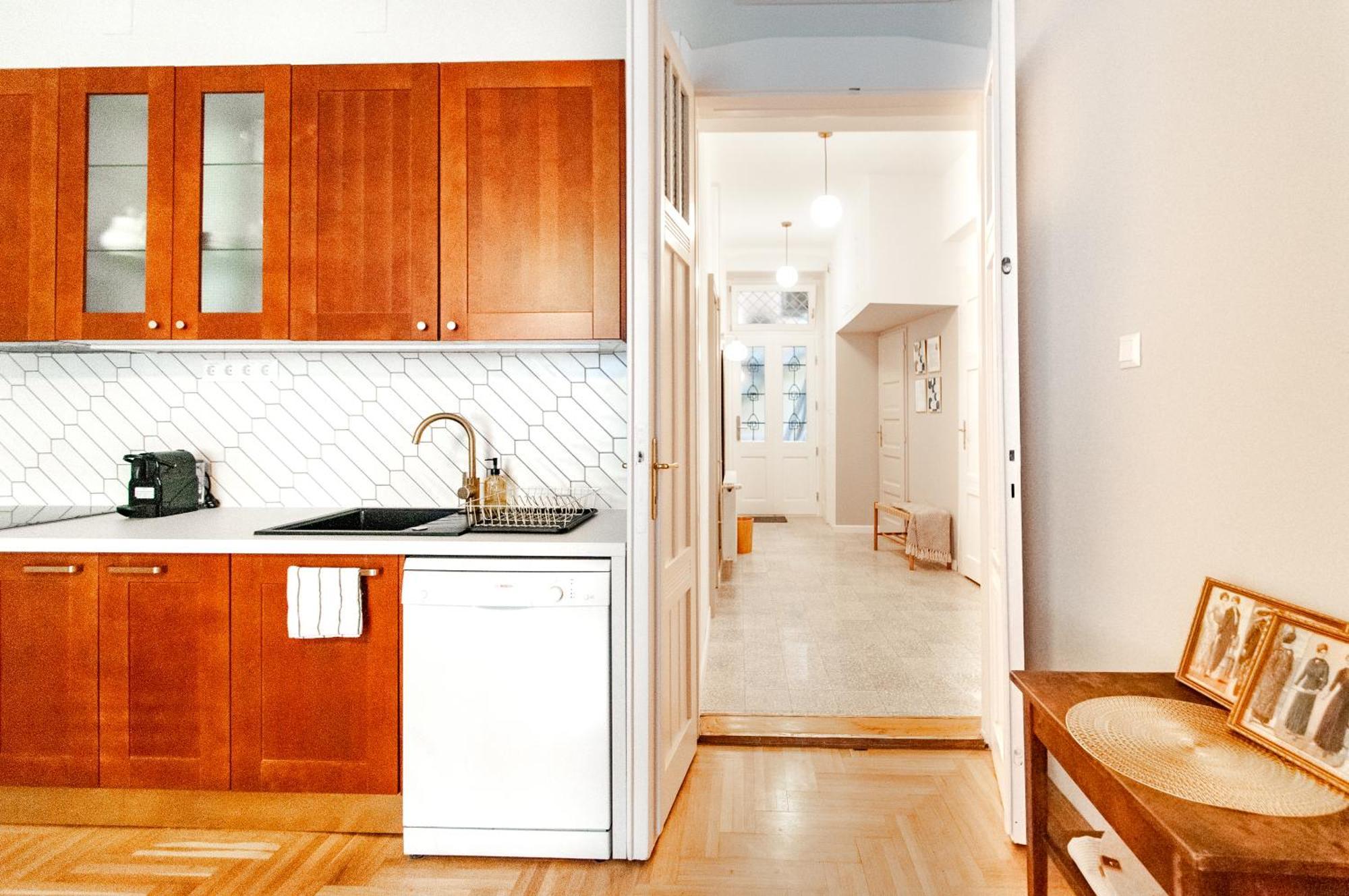 Spacious Family Suite Along River Side, In The Heart Of Buda Boedapest Buitenkant foto